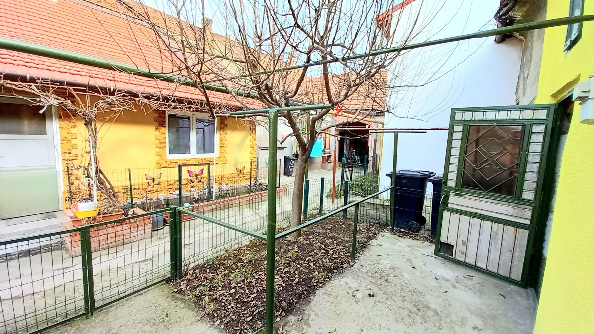 SUPER OFERTĂ | Casă cu 2 camere la curte comună + beci | SPAȚIU ȘI INTIMITATE - Poză 1