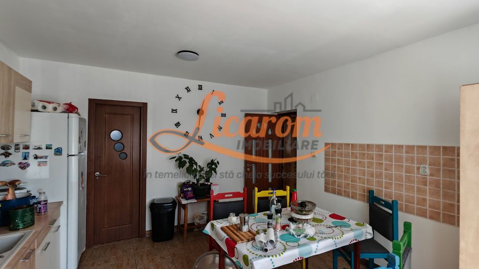 Vila P+E Bartolomeu,4 camere,4 bai,curte,garaj. - Poză 5