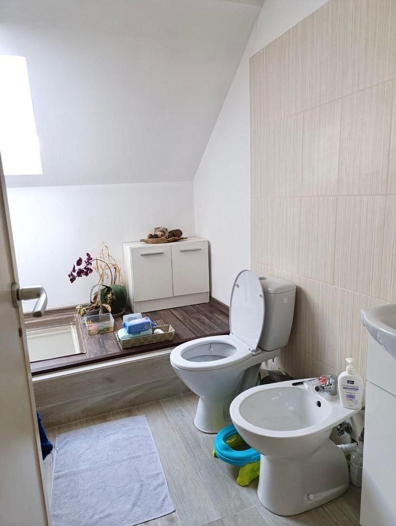 Casa individuala spatioasa si teren mare, pozitie excelenta, Sacalaz - Poză 17