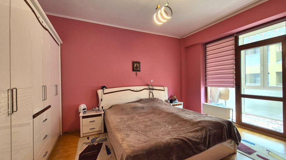 Tractoru, zonă liniștită de case, apartament spațios 3 camere cu garaj - Poză 17