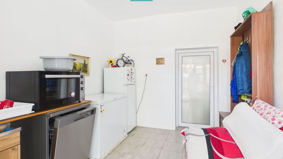 Casă cu 4 camere și teren de 800 mp în Zerind - Poză 5