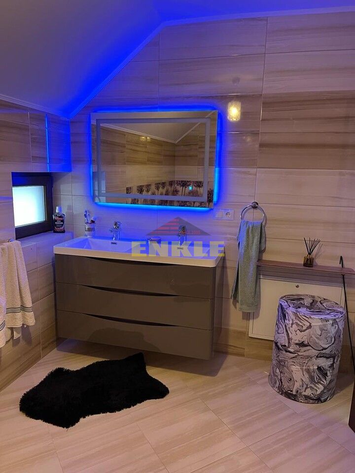 Casa , P+1+teren, 420 mp,situata in Broscauti ,pret 125000 Euro - Poză 4