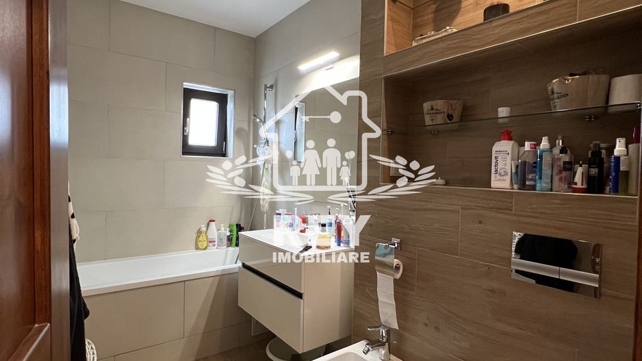 Casă de tip triplex la vânzare 6 camere /Șelimbăr /Secția 1 de Poliție - Poză 10