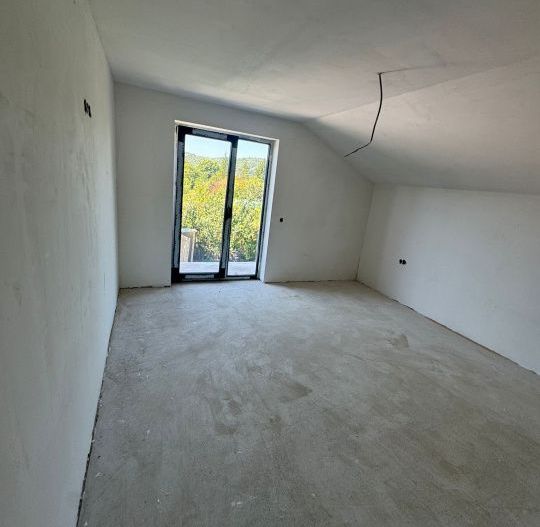 Casa noua, P+M, 4 camere, terasa, teren 500 m2, central, Cornu - Poză 16