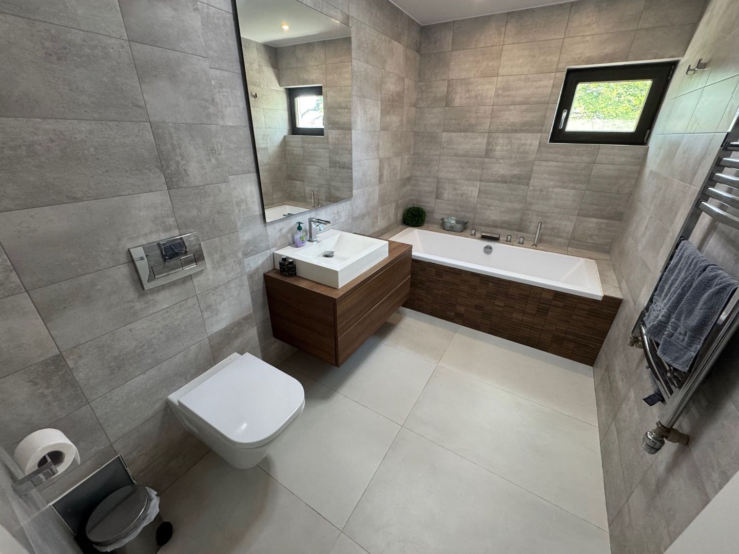 Vila de LUX Tunari, 214m2 utili, 600 curte - Poză 17