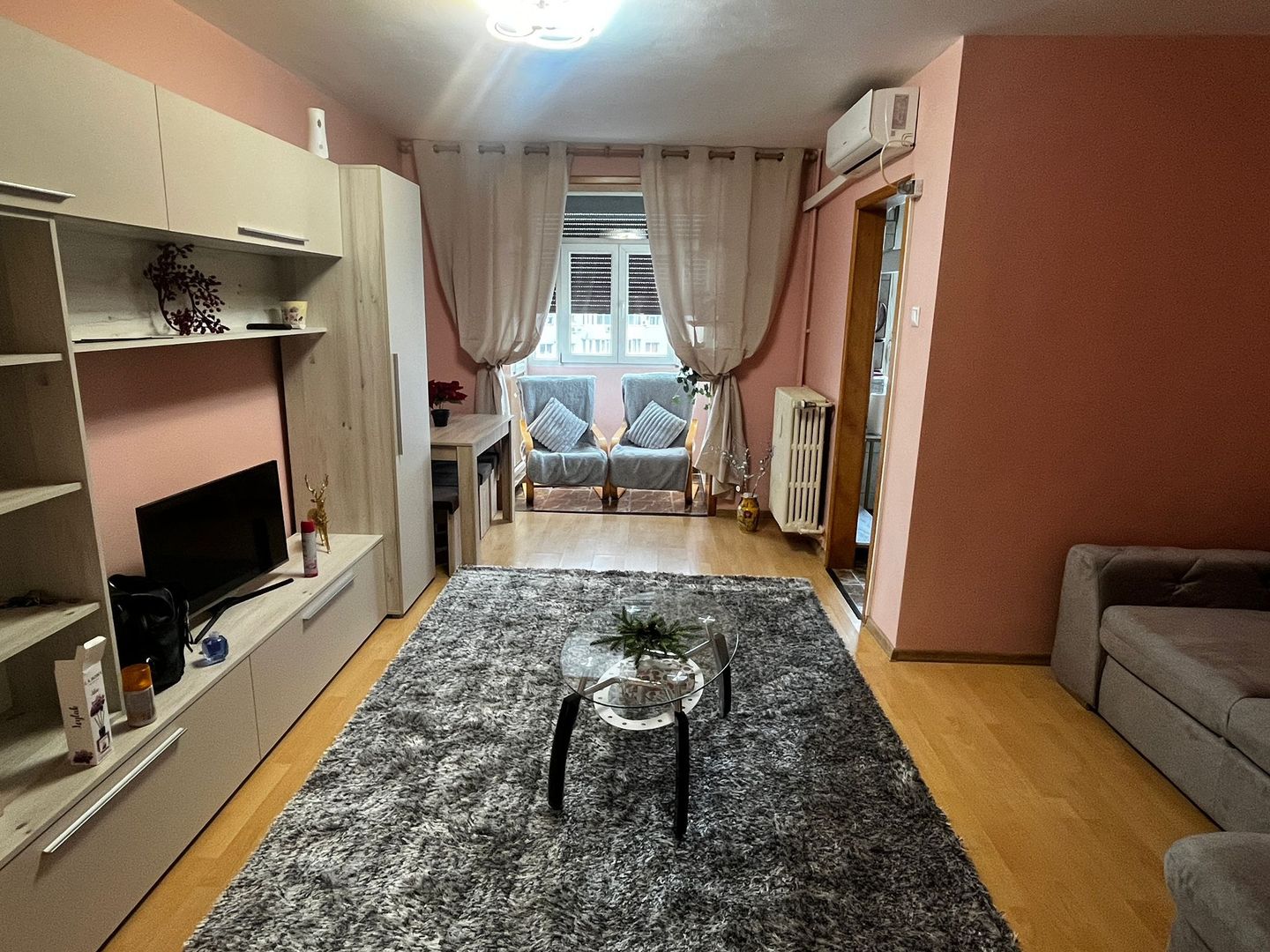 Garsonieră Titan, 3 min metrou,lângă Mega Image - Poză 1