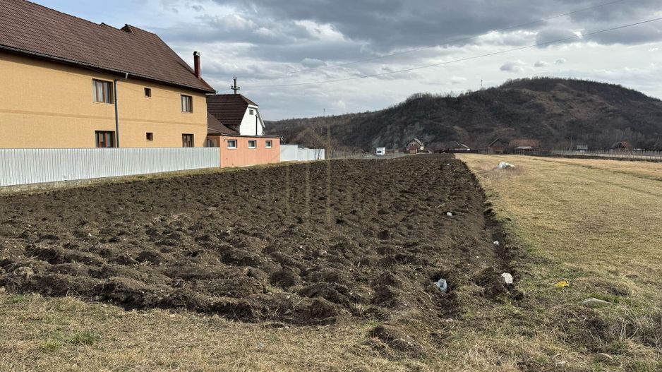 Teren Intravilan – 4.140 mp – Deschidere 18 m – Oituz - Poză 2