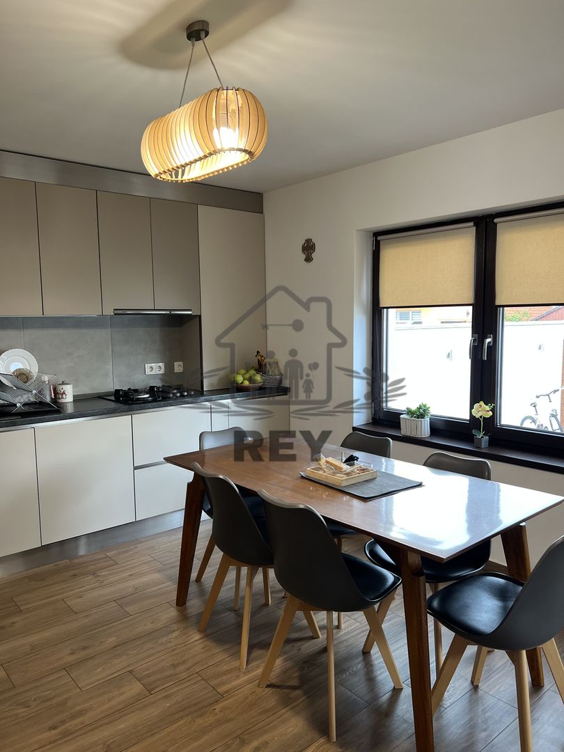 Casă de tip triplex la vânzare 6 camere /Șelimbăr /Secția 1 de Poliție - Poză 26