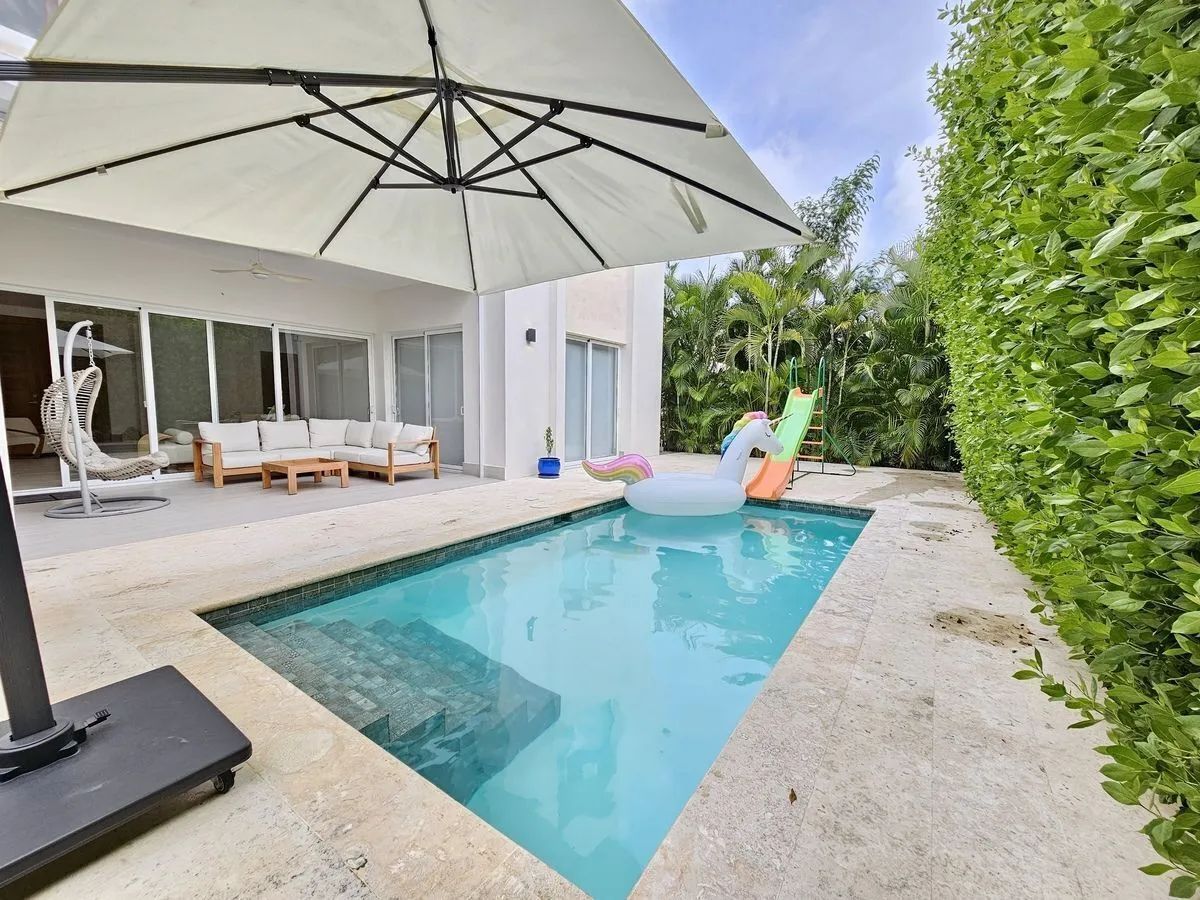 Vilă modernă de lux cu piscină privată - Poză 1