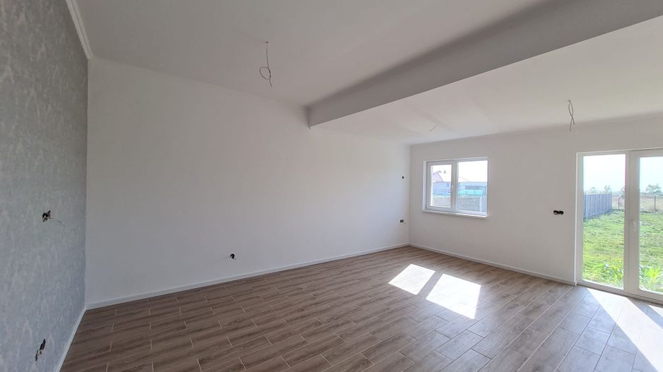 Casa individuala pe parter cu teren de 687 mp - Poză 1