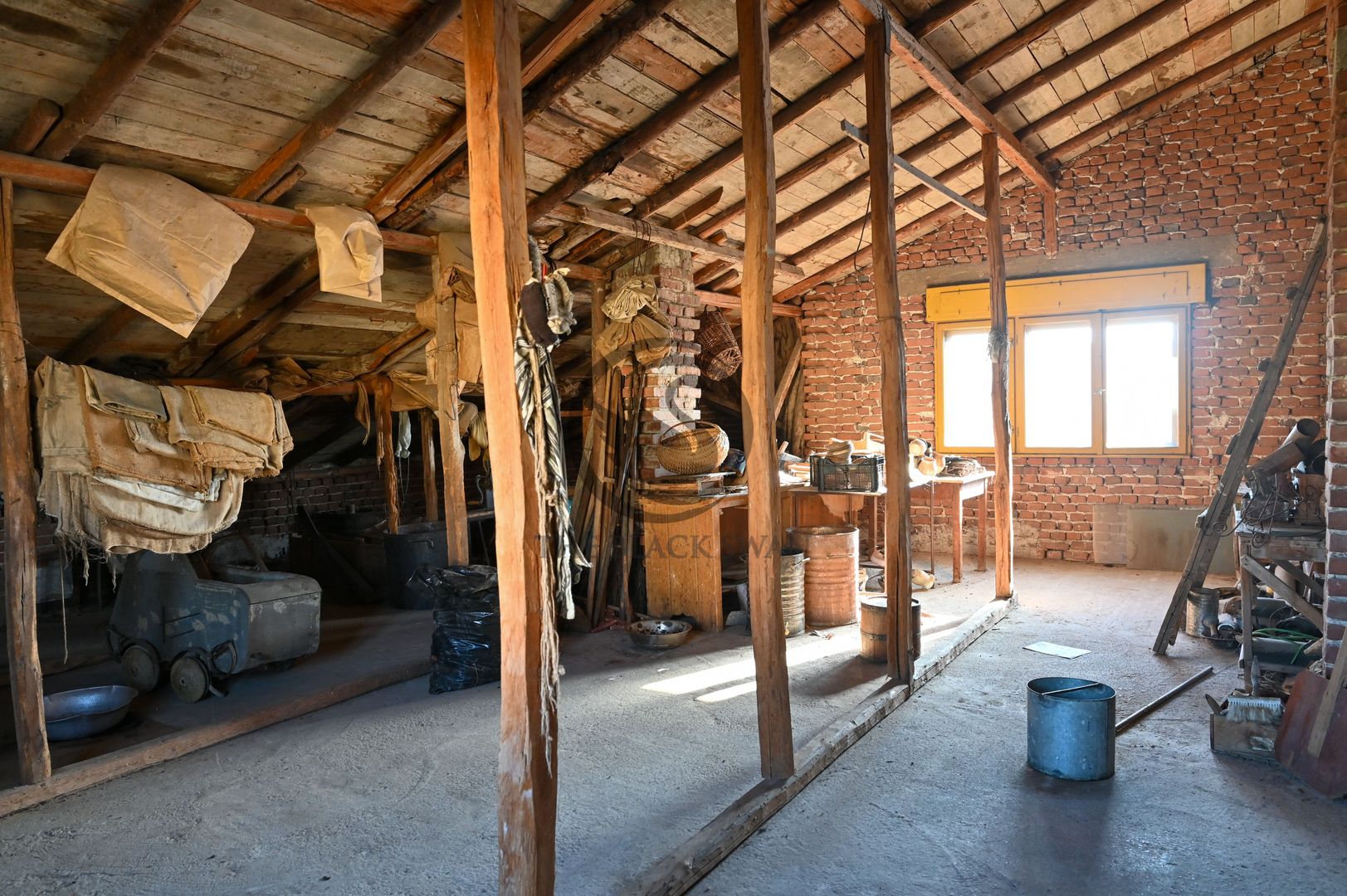 Casa cu 6 camere de vanzare | Zona Ultracentrala, Baicoi | Comision 0% - Poză 29