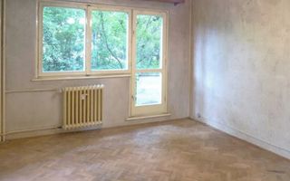 3 Camere în Astra Etaj 1 Vedere Liberă Necesită Renovare - Poză 1