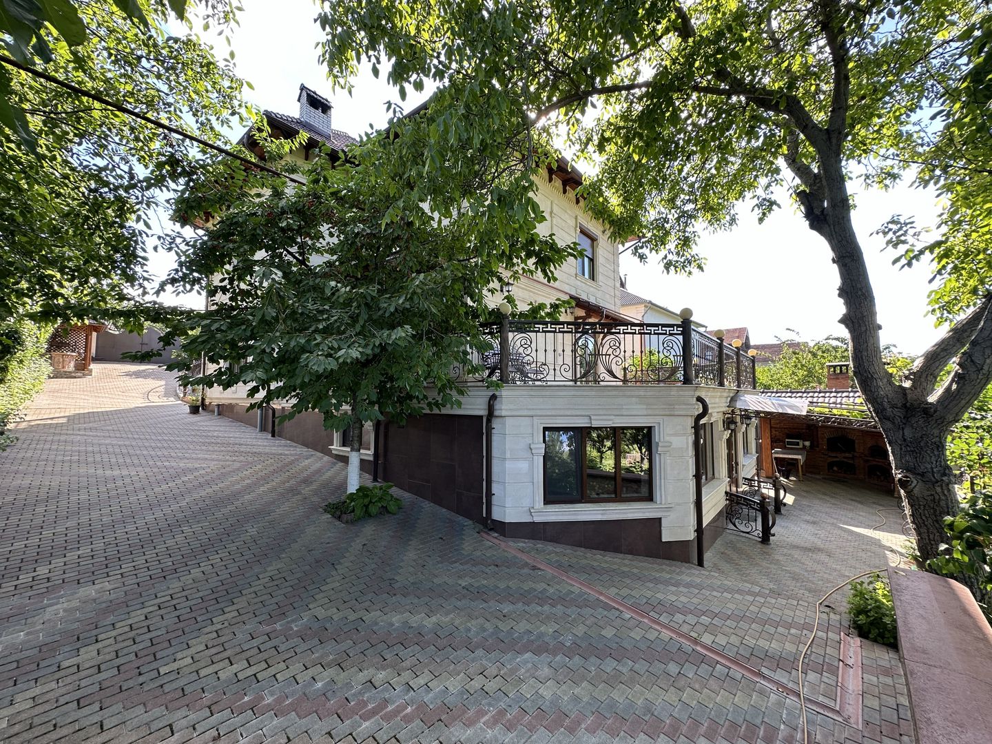 Casă în Buiucani, de vânzare, cu suprafața de 338m2. Pe teren de 14 ari. - Poză 8