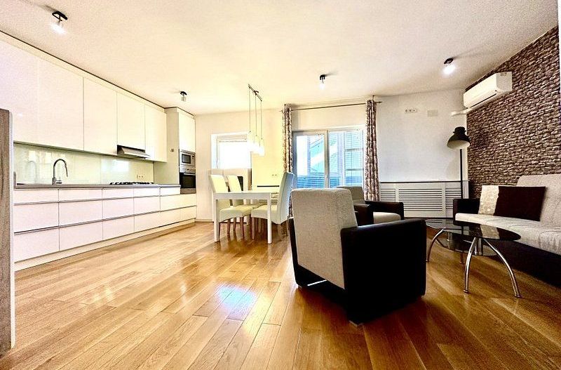 Apartament elegant -curte proprie - garaj - Poză 3