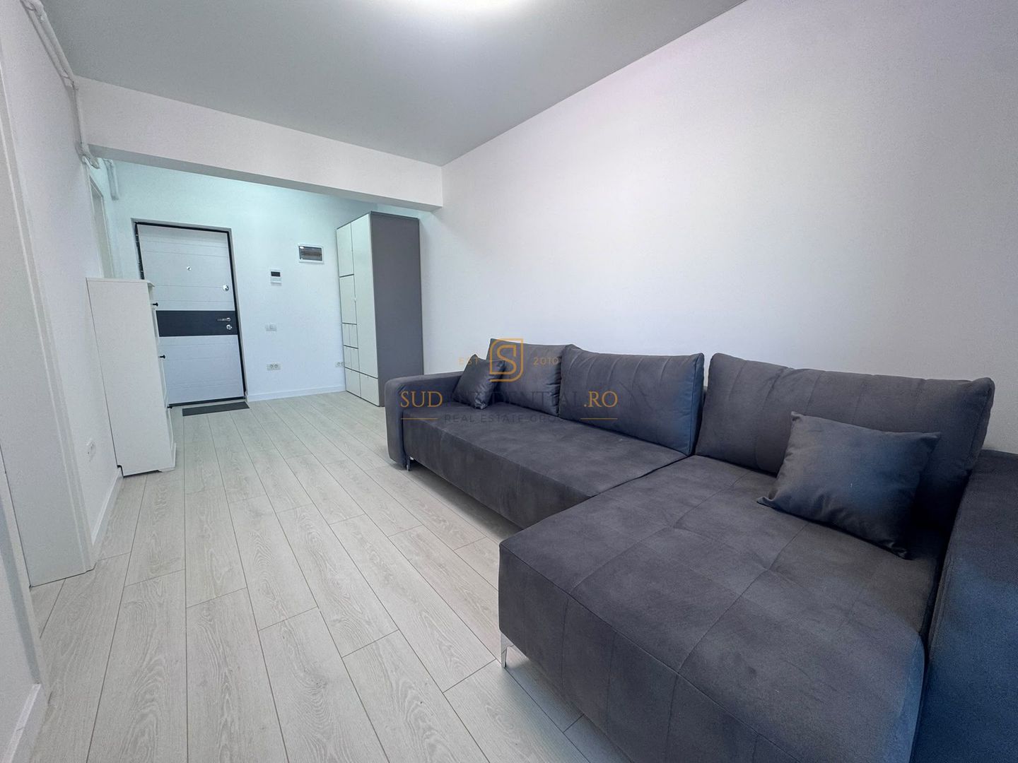 Apartament cu o camera, piscina exterioara, metrou Berceni - Poză 3