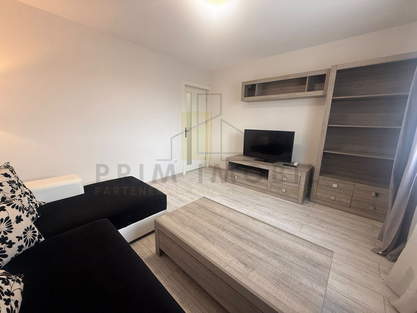 Apartament 2 camere, Hala Centrala, etaj 8, vedere panoramica, renovat - Poză 3