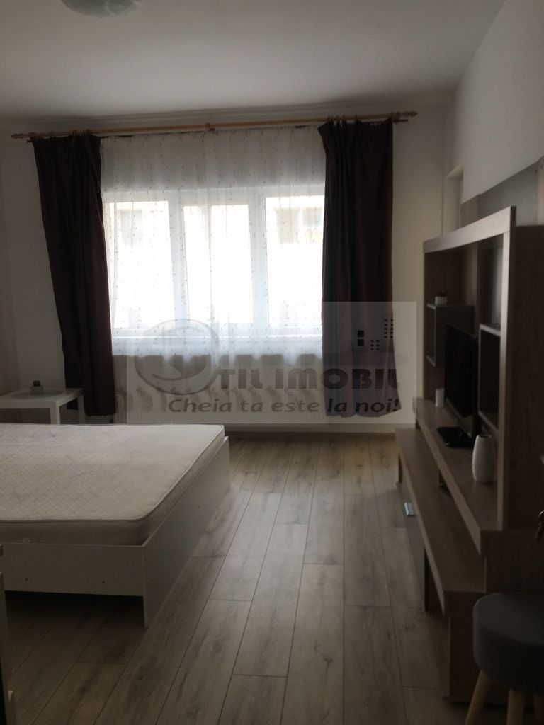 APARTAMENT 1 CAM DECOMANDAT IN SPATE LA RESTURANT BELLARIA MOBILAT - Poză 5