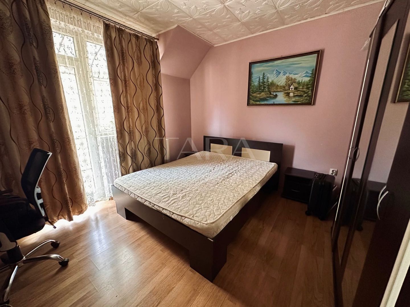 Apartament cu 3 camere, complet mobilat și utilat – strada Eroilor. - Poză 7