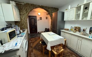 Apartament 2 Camere decomandate, etaj intermediar, zona Primaverii - Poză 2