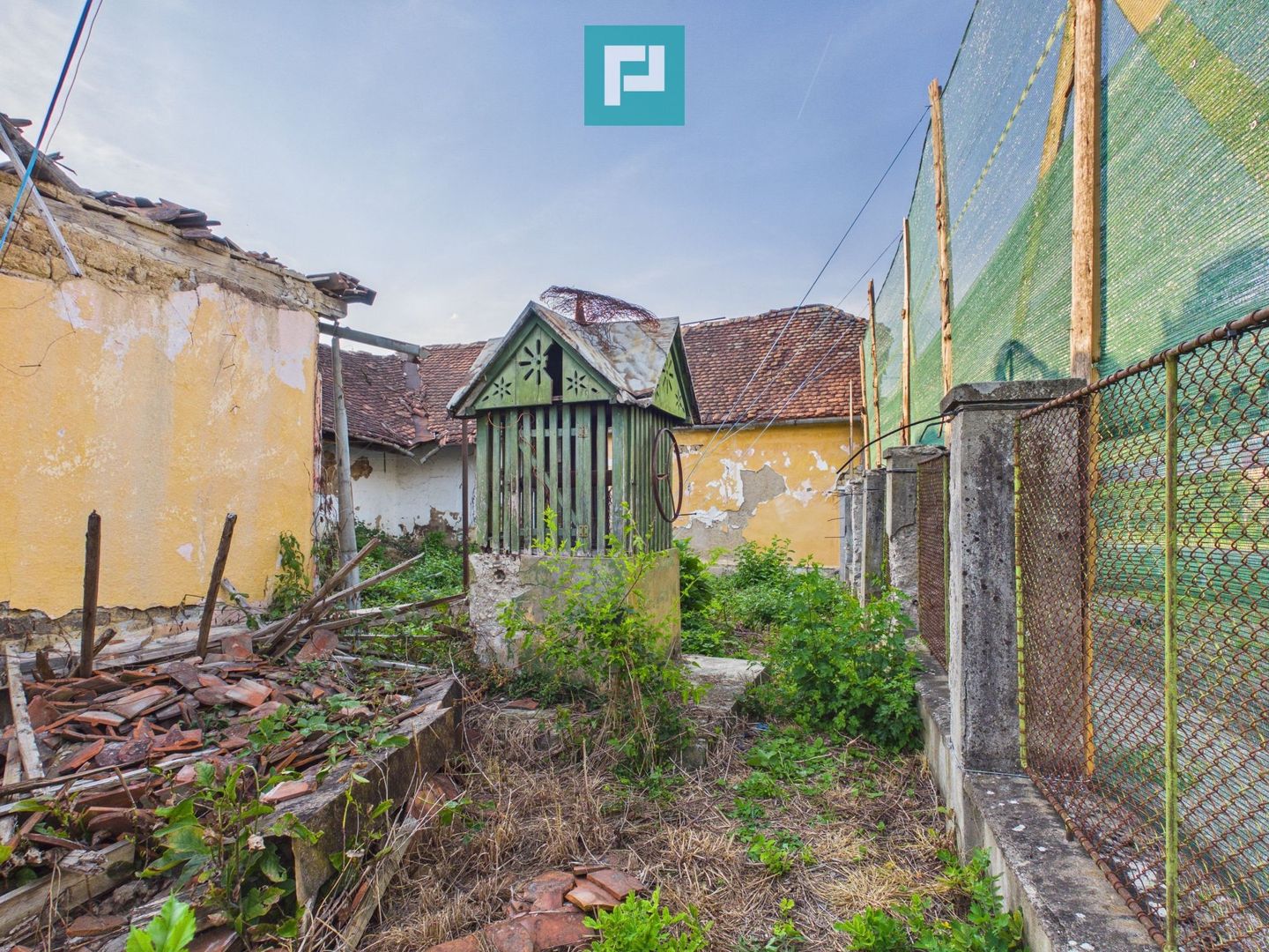 Casă în centrul localității Dezna, județul Arad - Poză 11