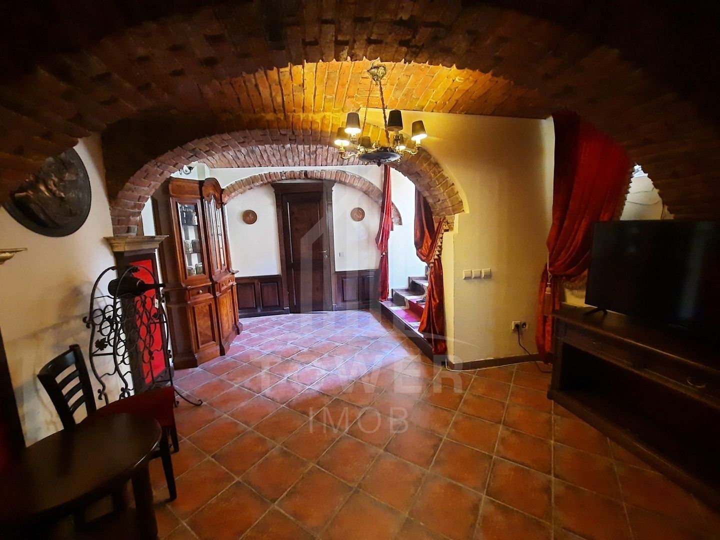 Pensiune de vânzare-9 camere cu baie, restaurant, curte-Apoldu de Sus - Poză 4