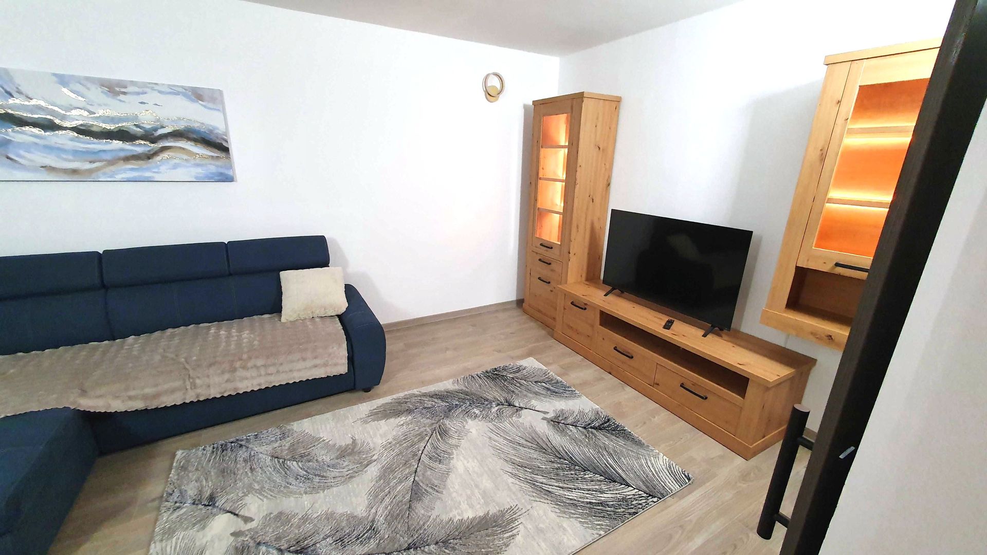 🚇 Închiriez Apartament cu 2 camere, 50 m de metrou 1 Decembrie - Poză 1