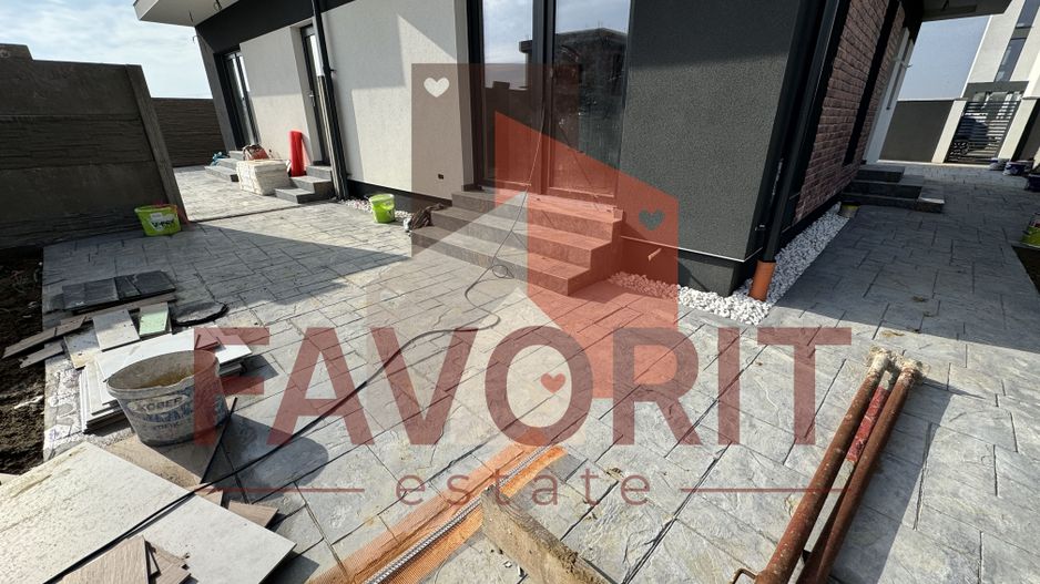 Duplex in Mosnita. Despartit prin anexa. La asfalt. - Poză 7