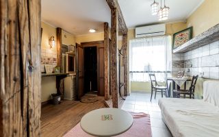 Spatiu comercial cu intrare din strada, fatada in curs de renovare - Poză 1