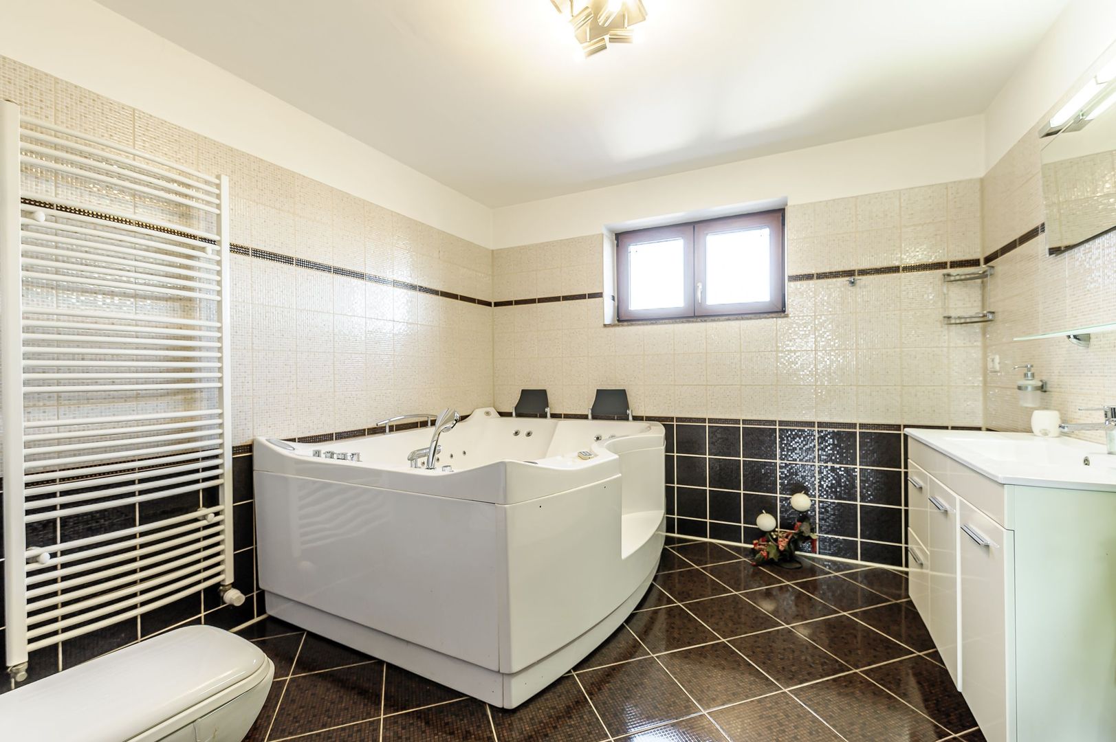 Vilă modernă 6 camere - Bujac - Poză 5