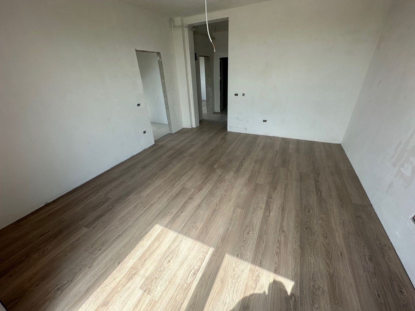 Apartment bloc nou cu lift si loc de parcare inclus - Poză 11