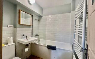 Apartament modern 2 camere, 2 balcoane, parcare, lift – Centru (Iordachi Lozonschi 8) – închiriere scurtă 15 iunie–15 august - Poză 7