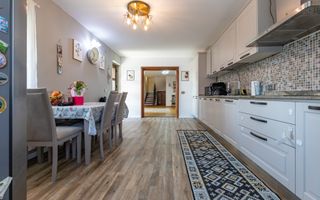 Casă/Vilă modernă de vânzare la intrare în Bogdan Vodă, județul Bacău. - Poză 32