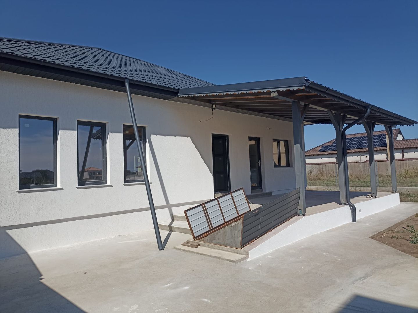 CASĂ NOUĂ – CUMPĂNA | 610 MP TEREN | UTILITĂȚI | STRADĂ ASFALTATĂ - Poză 1
