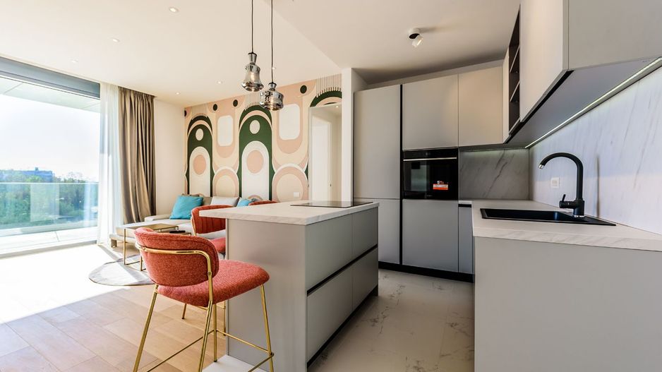 Apartamentul de la Malul Mării – Eleganță Contemporană în Inima Stațiunii - Poză 9