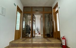 Clădire cu destinație comercială, situată într-o zonă Centrala! - Poză 5