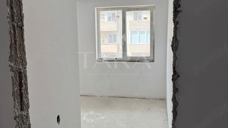 Apartament semifinisat cu 3 camere și balcon generos. - Poză 3