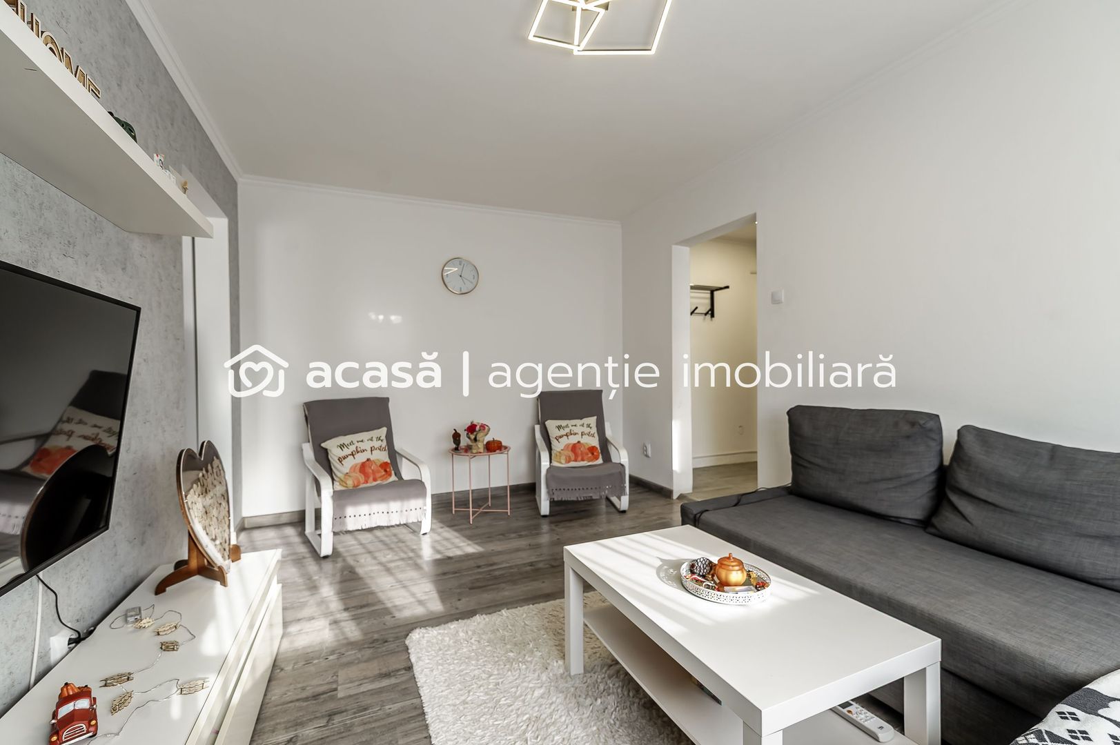 Apartament la etajul 3 cu 2 camere la cheie in zona Romanilor - Poză 2