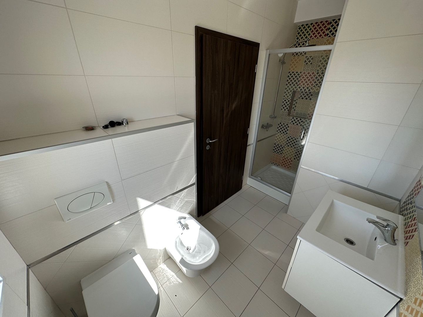 CASA SPATIOASA  CU GARAJ SI TEREN DE 600 MP - Poză 16