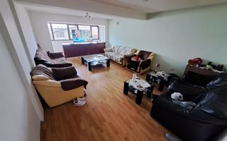 Vând casă cu demisol , parter + 2 etaje și teren în sector 4 - Poză 6