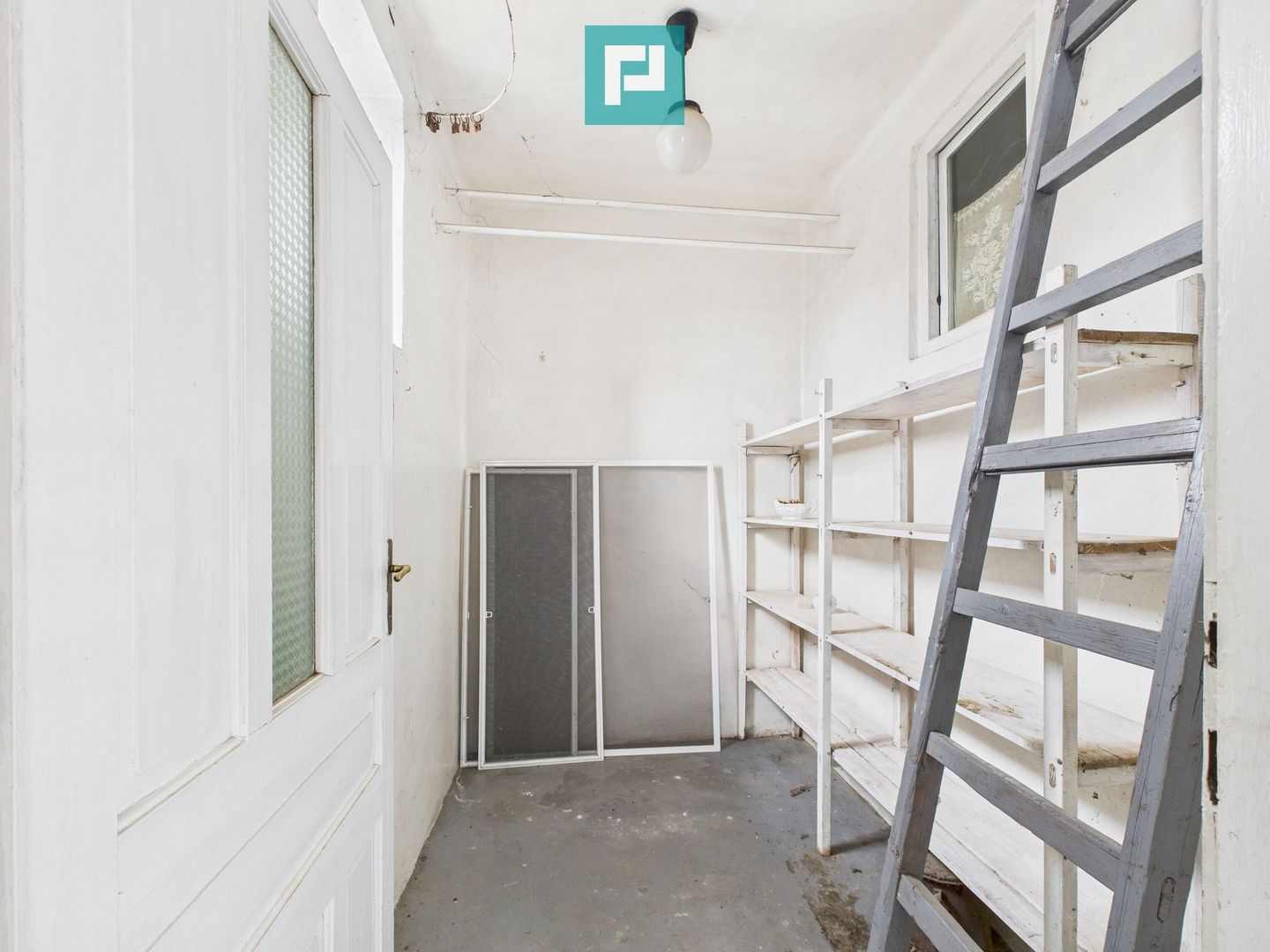 Casă cu teren generos, zonă centrală, Curtici - Poză 15