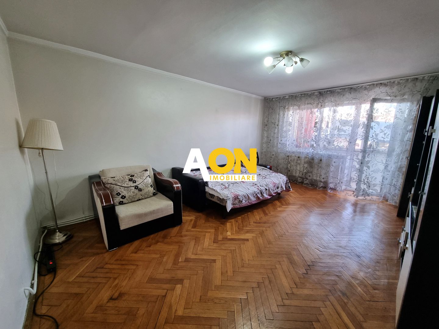 De inchiriat apartament 3 camere, zona Piata, Cetate - Poză 3