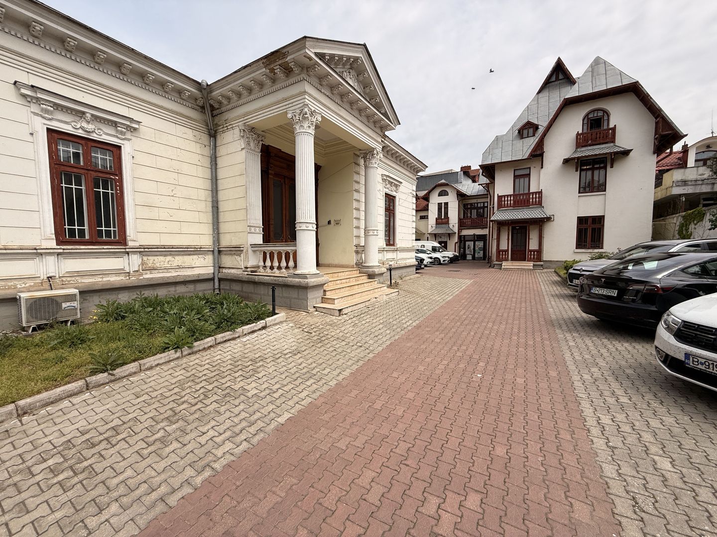 Vila Ultracentrala Monument Istoric restaurat - 12 locuri parcare - Poză 1