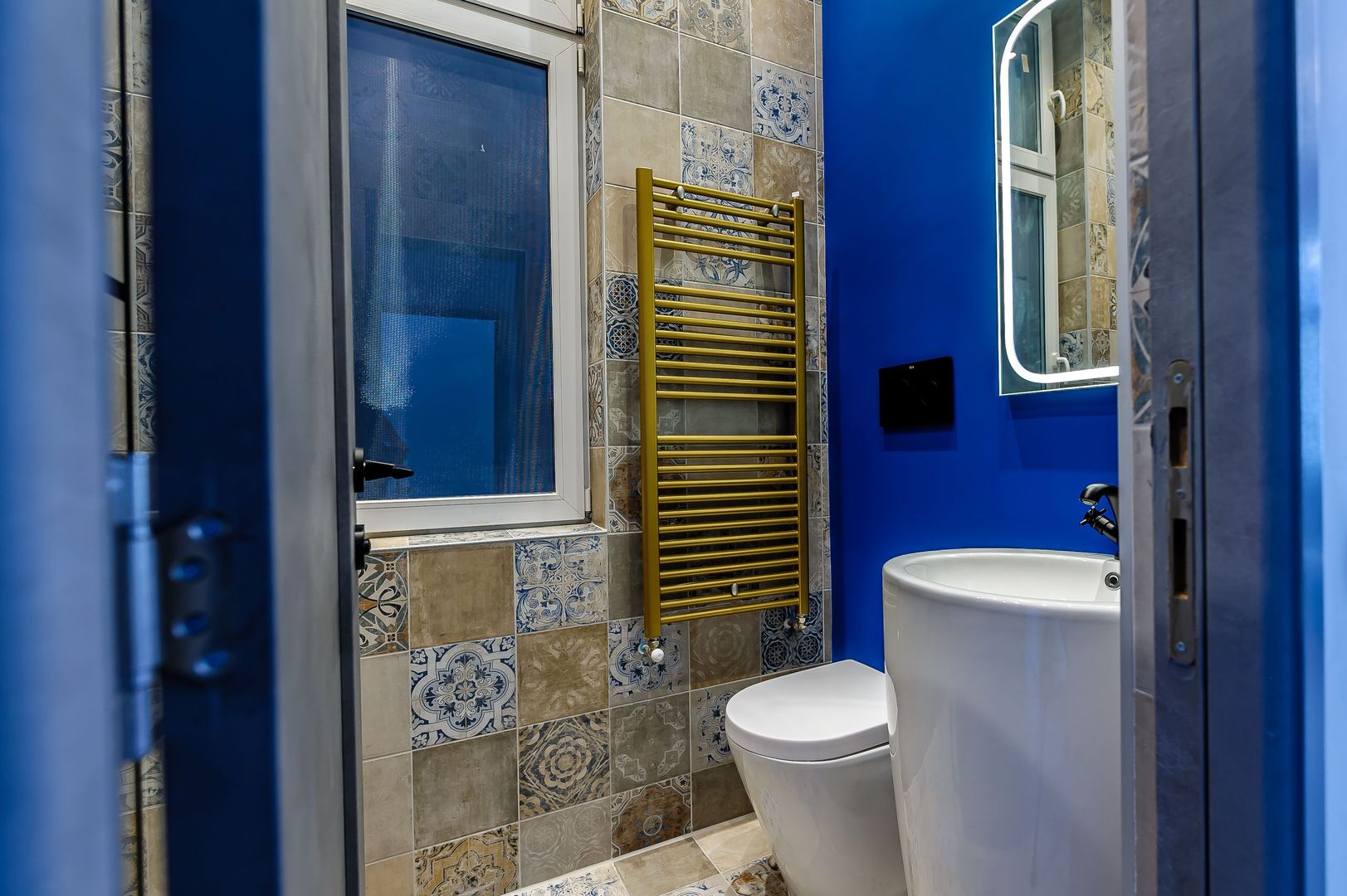Apartament ULTRACENTRAL cu 3 camere, la cheie, renovat recent - Poză 5
