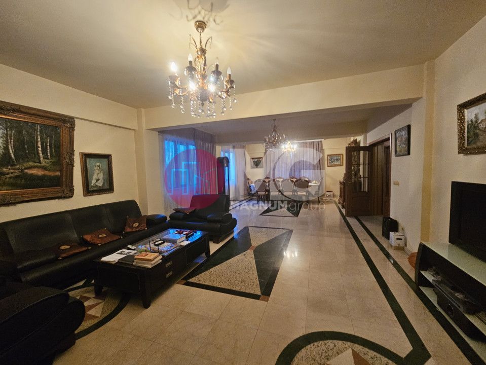 Casă Impresionantă de Vânzare Vitan ideal pentru Locuință sau Business - Poză 2