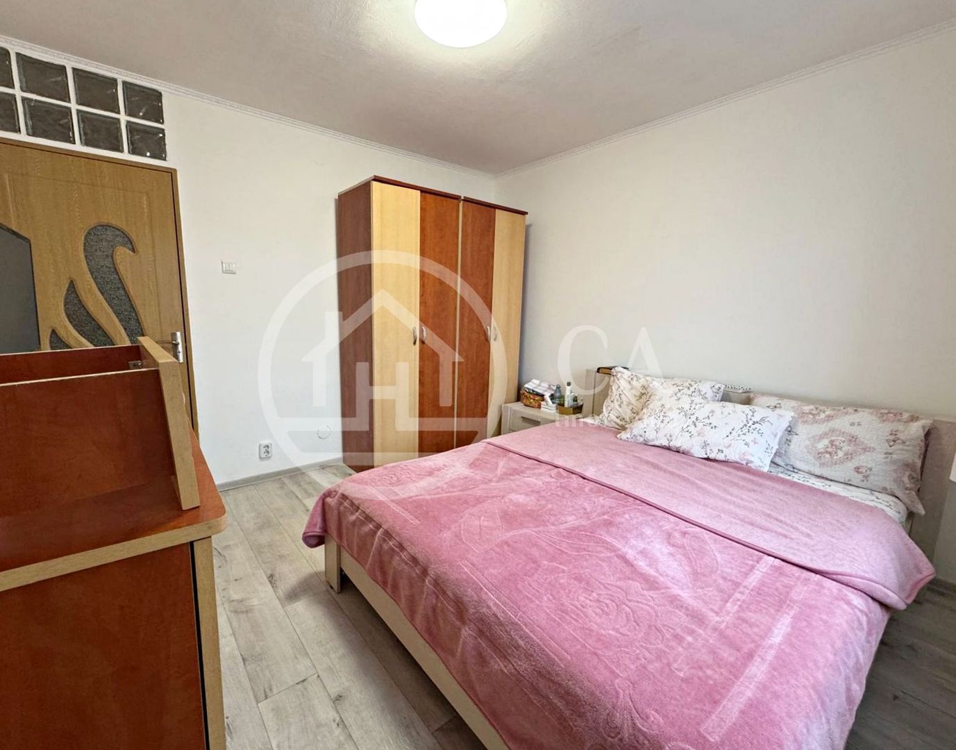 Apartament cu 3 camere de vanzare Str. Banatului Zona  Velenta, Oradea - Poză 2