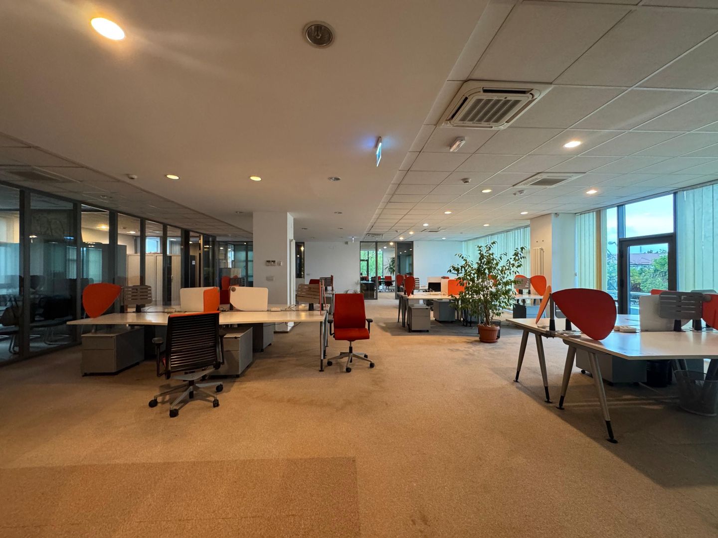 SPATIU DE BIROURI | SPLAIUL UNIRII | 7 locuri de parcare - Poză 1