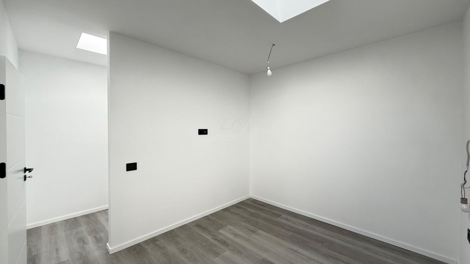 Ap pe 2 niveluri. 3 camere, 2 bai. 2 locuri de parcare. - Poză 13