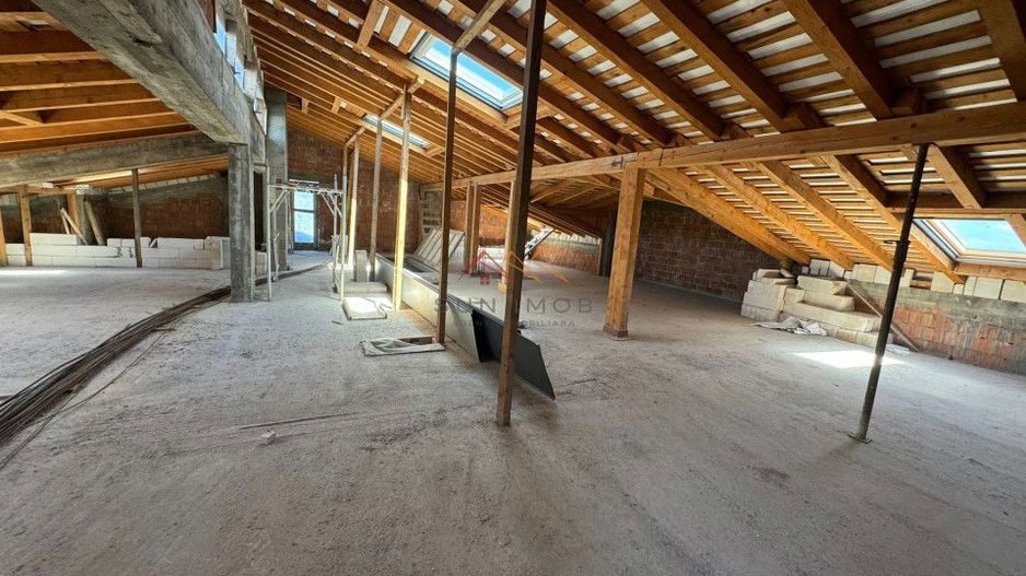 Vila deosebita, D+P+E+M, nefinalizata, 10 camere,2838m2, negociabil - Poză 19