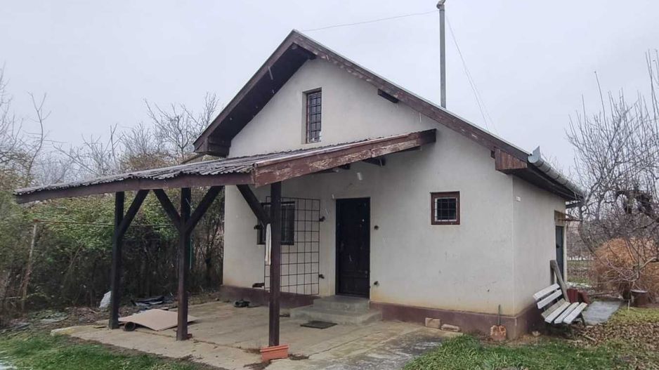 Casa cu 7,7 ari de teren in Bercu rosu, strada Afinelor - Poză 1