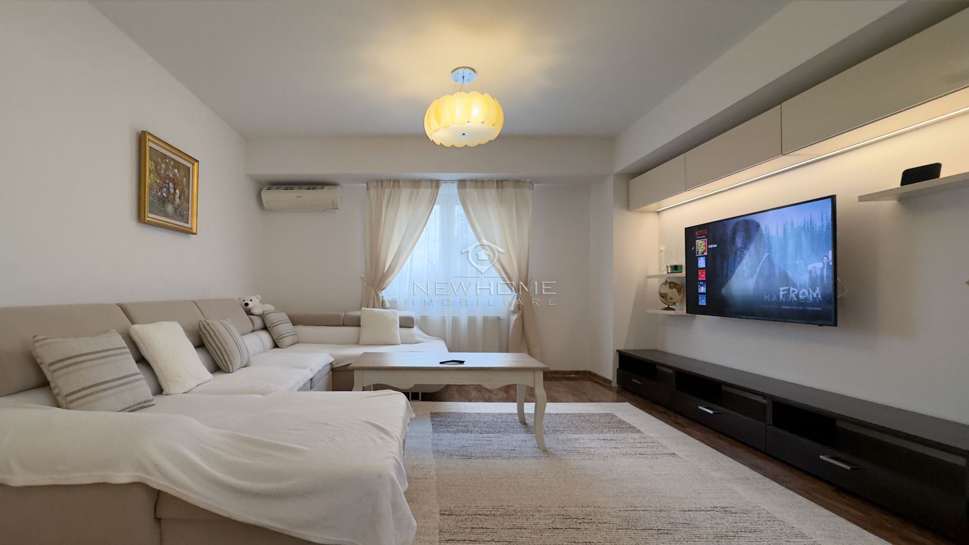 Apartament cu 3 camere, Parcare, P-ta Cipariu  zona Central - Poză 2